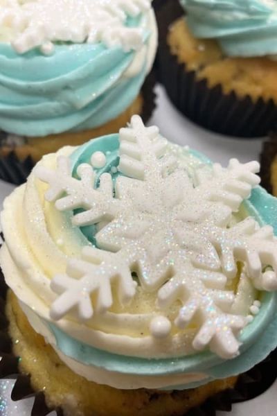 snowflake-cupcakes.jpg