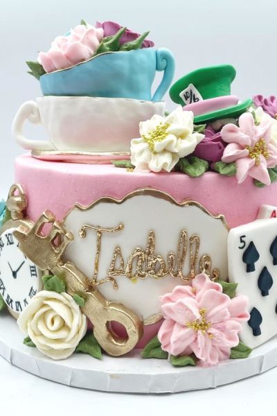 alice-in-wonderland-cake.jpg